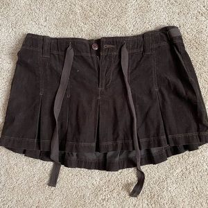 Brown pleated mini skirt